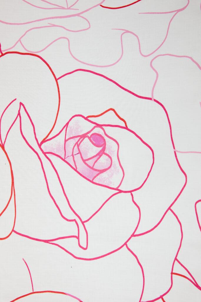 motifs de roses de couleurs roses présents sur le capiton funéraire Les Roses de ANOBLIS